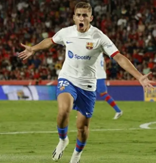 西甲第10轮焦点战：巴萨客场惜败皇马，费尔明致谢球迷展望未来