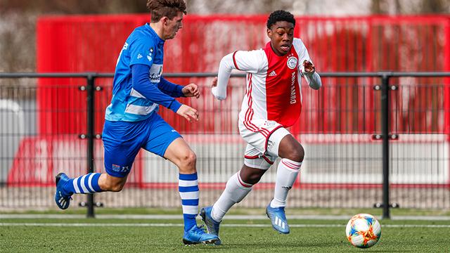 阿贾克斯欧冠征途：从至暗低谷到曙光初现